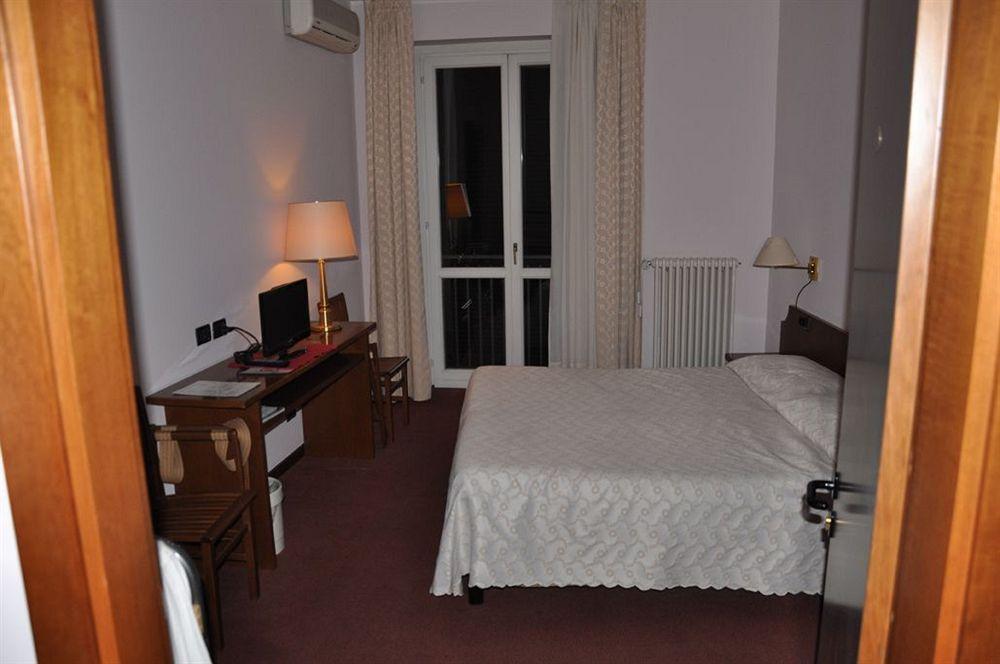 Albergo Ponte Vecchio 케르노비오 외부 사진
